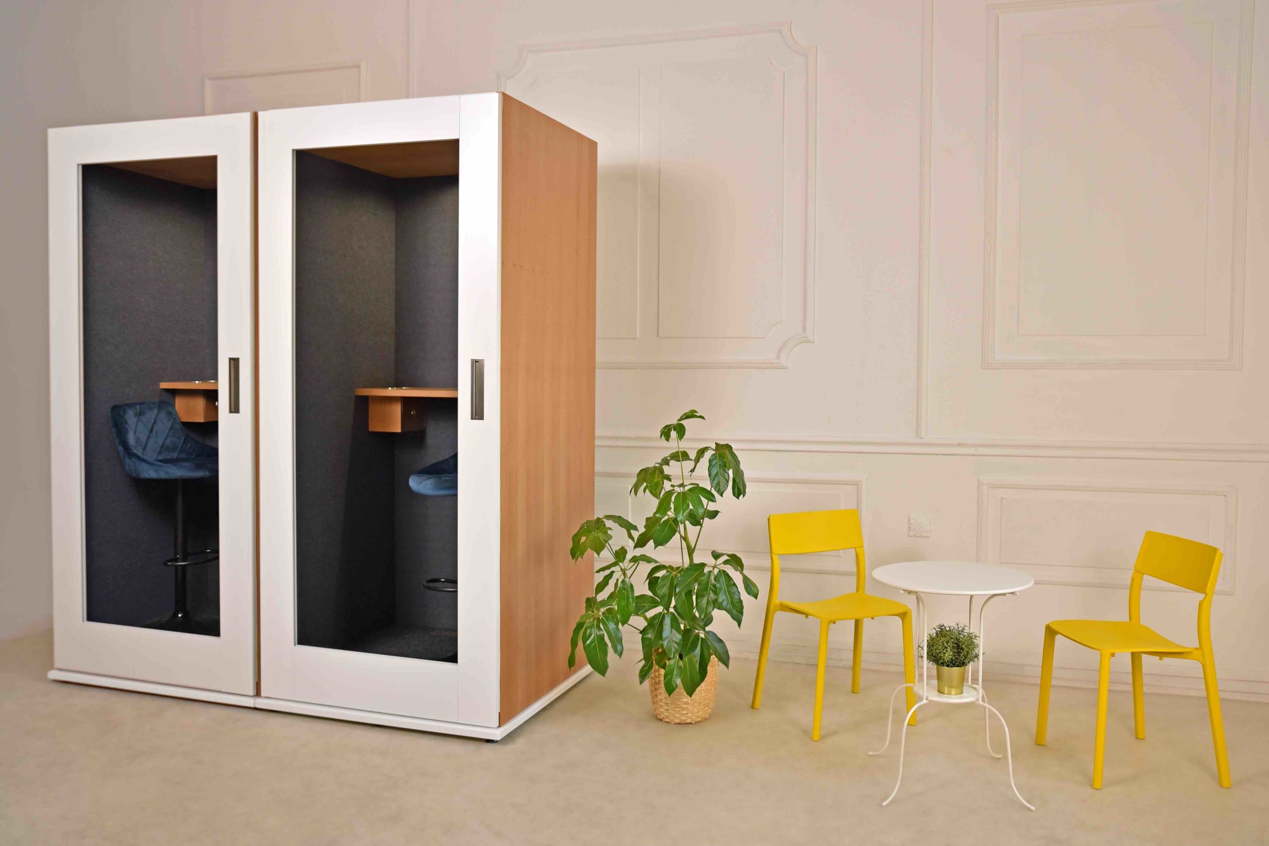 Phone booths in your custom colours: outfit your open space!