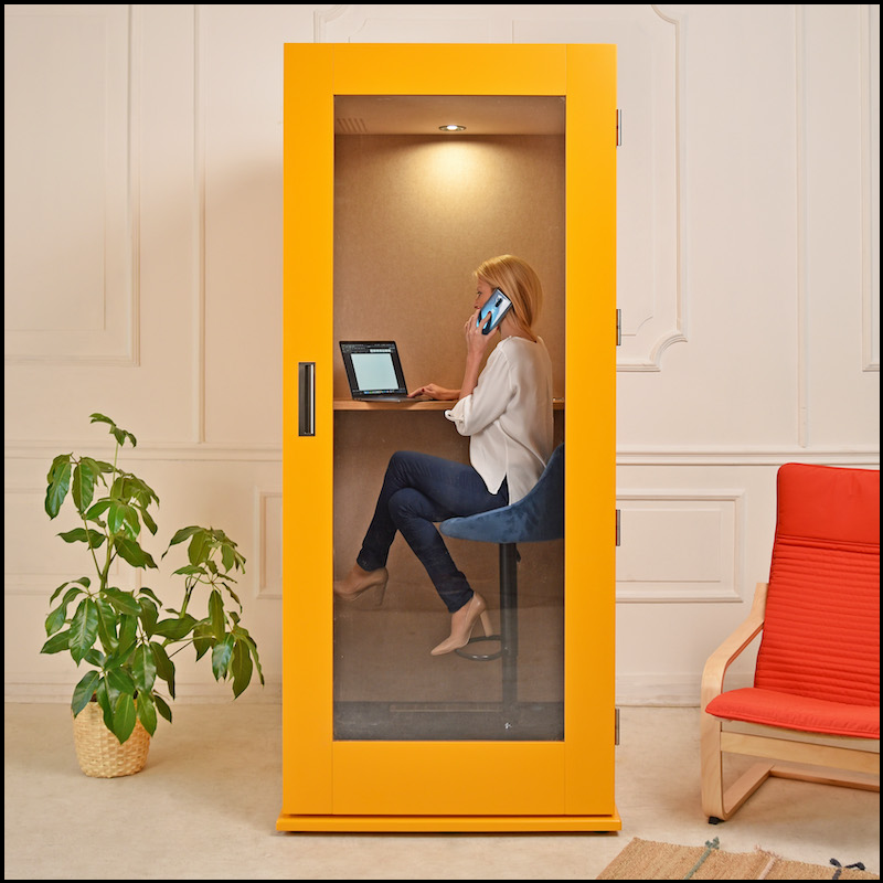 Phone booths in your custom colours: outfit your open space!